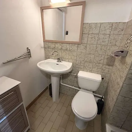 Proche Avec Terrasse - - Fr-1-250-297